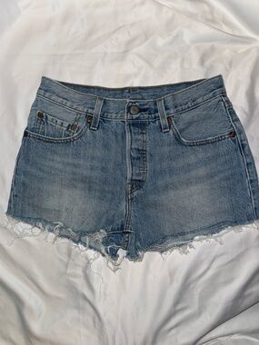 Levi’s 501 Original High Rise Cutoff Shorts Light Wash Size 27